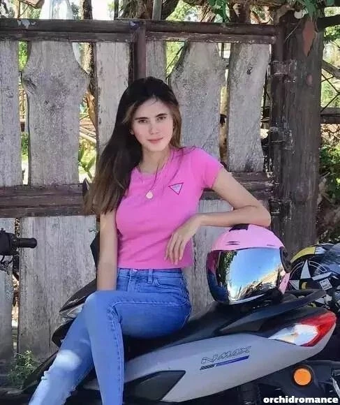 Rosielyn Profile image 3