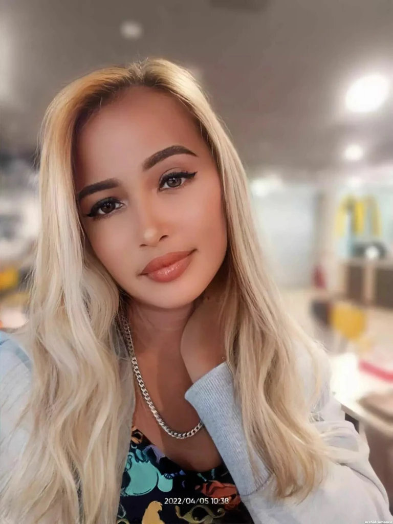 Gladys Profile image 1