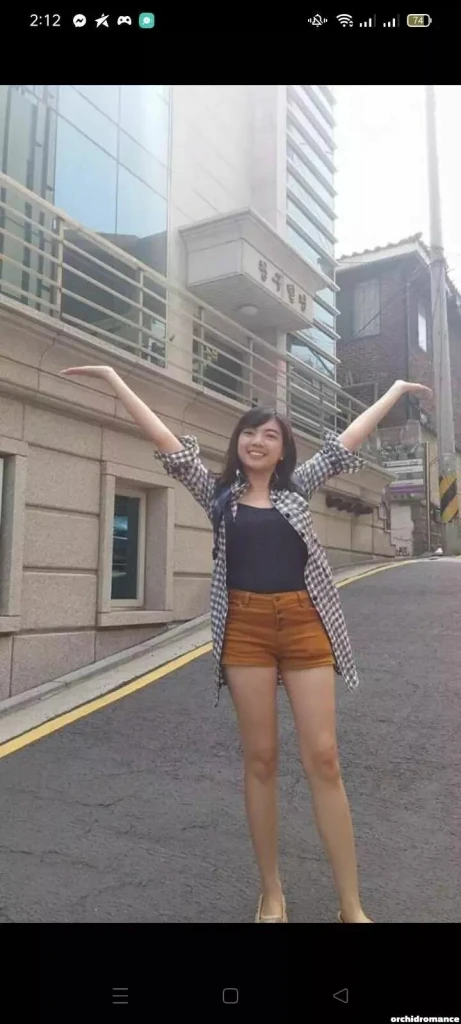 Roxy Profile image 1